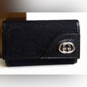 Gucci Authentic 6 Ring Keyholder w/1 Card Slot & Gucci Velvet Dust Bag!